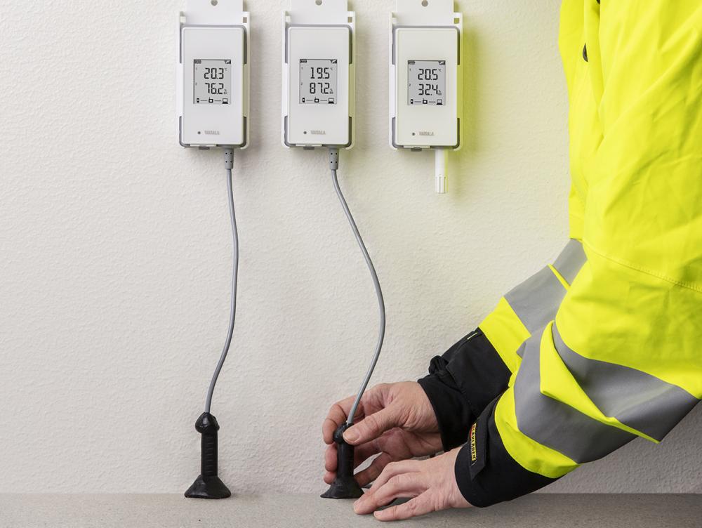 CWL100 Wireless Data Logger for monitoring humidity and temperature